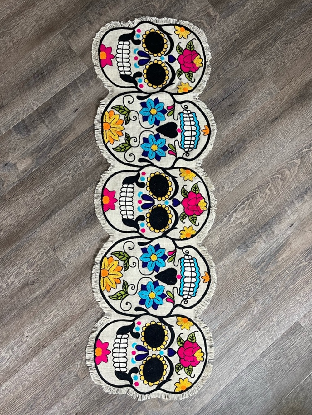 NWOT Tahari sugar skull table runner